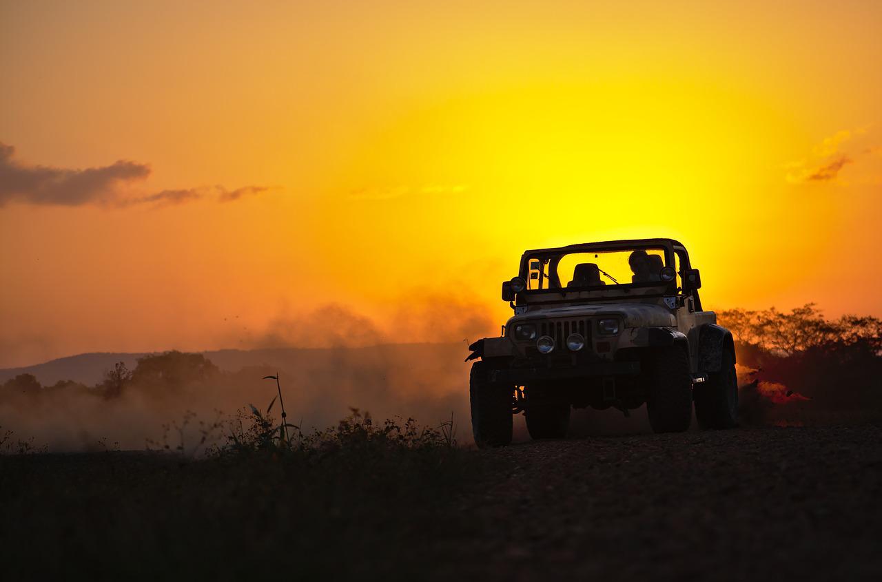 Jeep Drifting Dust Sunset Dusk  - RonaldPlett / Pixabay